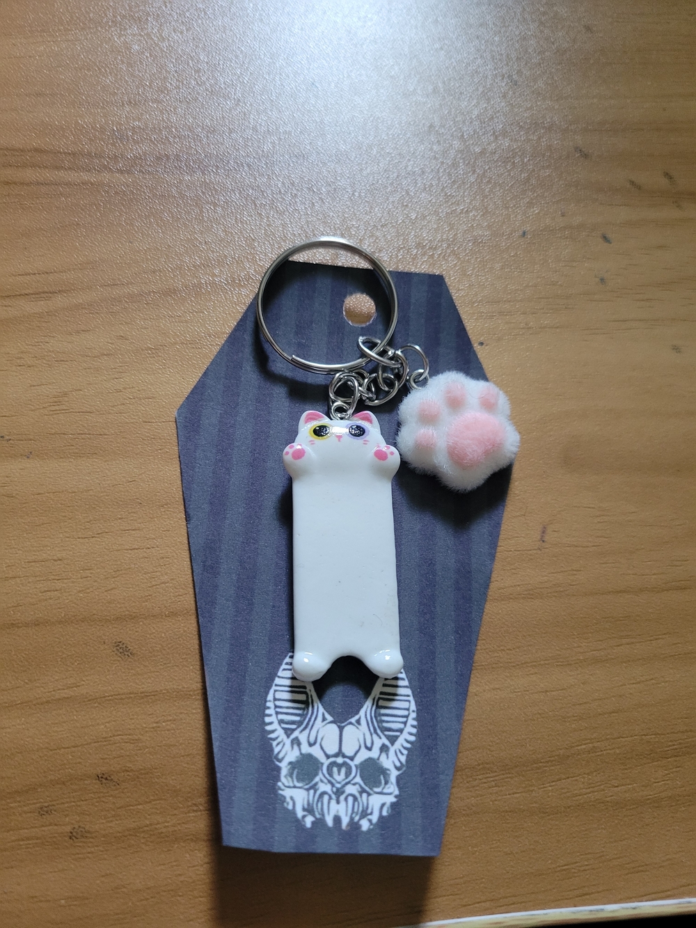 💀NEW💀Hand Crafted White Cat Paw  Keychain